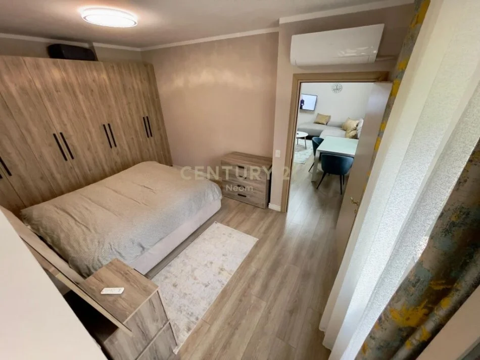 Tirane, jepet me qera apartament 1+1 Kati 2, 82 m² 550 € (pranë Bar ‘Queen’, Liqeni i Thatë)
