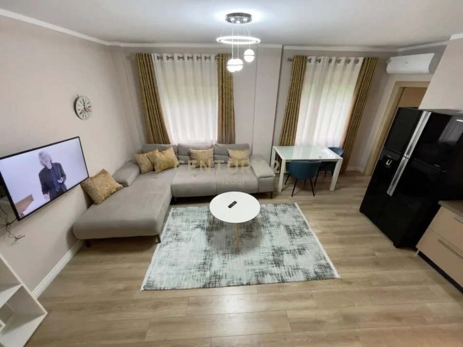 Tirane, jepet me qera apartament 1+1 Kati 2, 82 m² 550 € (pranë Bar ‘Queen’, Liqeni i Thatë)