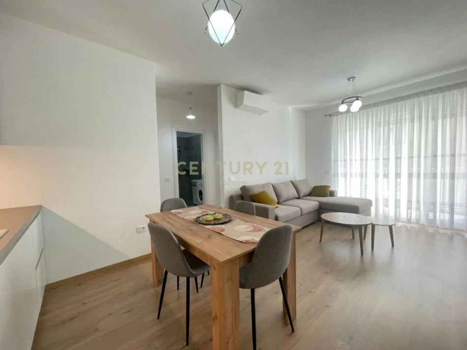 Tirane, jepet me qera apartament 2+1 Kati 2, 86 m² 930 € (Liqeni i thate)