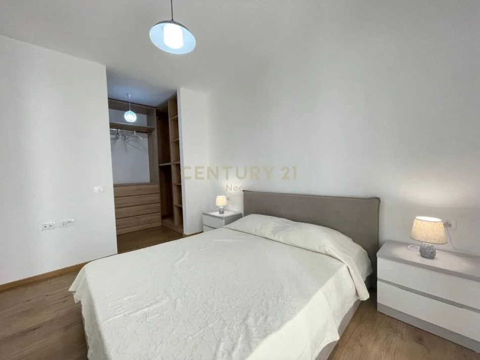 Tirane, jepet me qera apartament 2+1 Kati 2, 86 m² 930 € (Liqeni i thate)