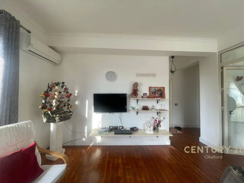 Tirane, jepet me qera shtepi 1 Katshe Kati 0, 100 m² 700 € (Liqeni i Farkes)