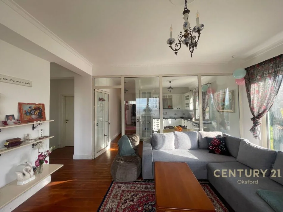 Tirane, jepet me qera shtepi 1 Katshe Kati 0, 100 m² 700 € (Liqeni i Farkes)