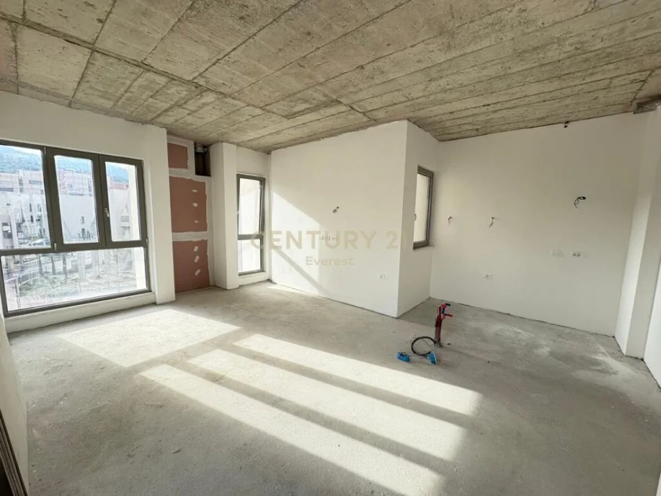 Tirane, shitet apartament 2+1 Kati 2, 126 m² 378.000 € (Liqeni i Thate)