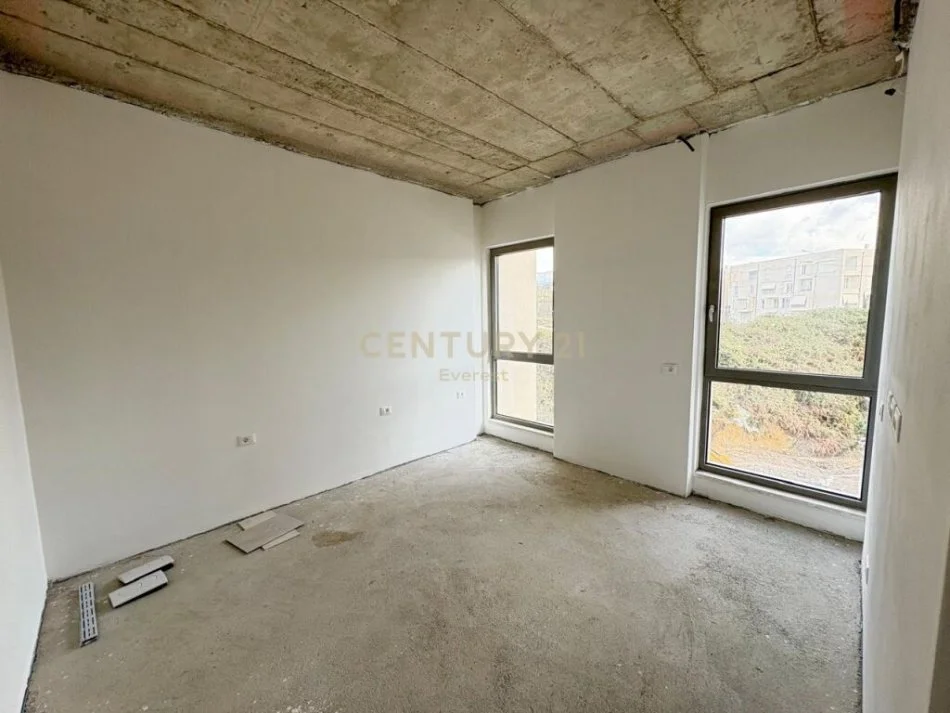 Tirane, shitet apartament 2+1 Kati 2, 126 m² 378.000 € (Liqeni i Thate)