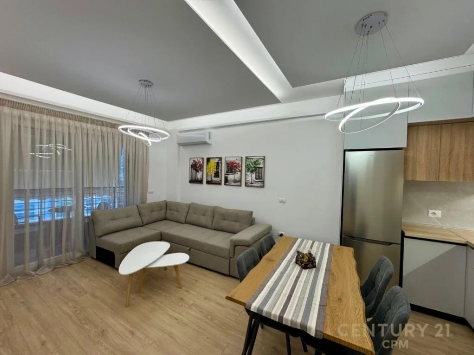 Tirane, jepet me qera apartament 1+1 Kati 5, 65 m² 800 € 