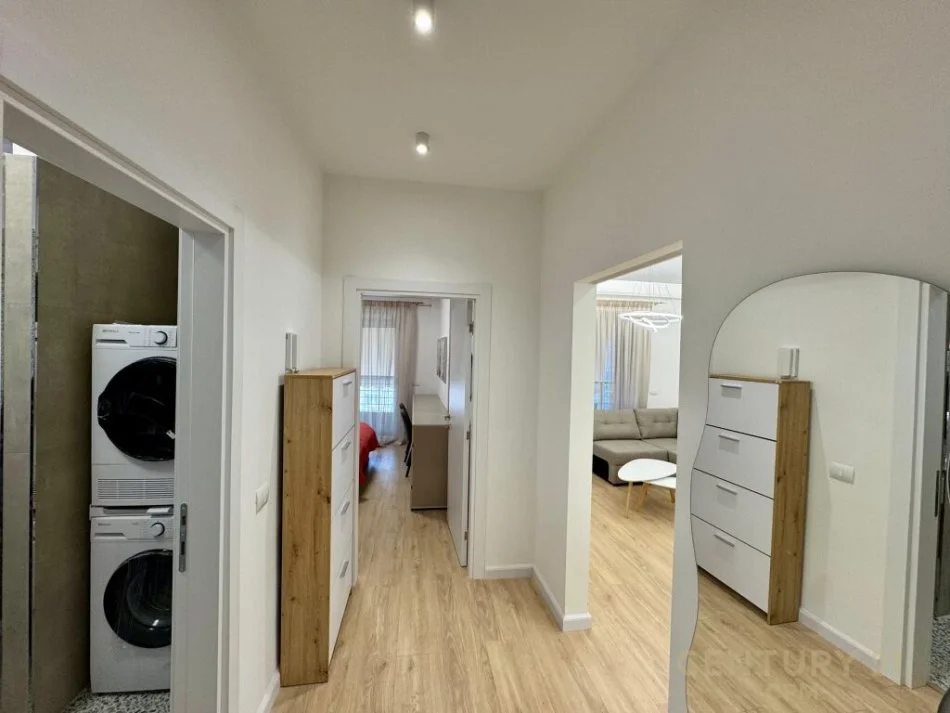 Tirane, jepet me qera apartament 1+1 Kati 5, 65 m² 800 € 