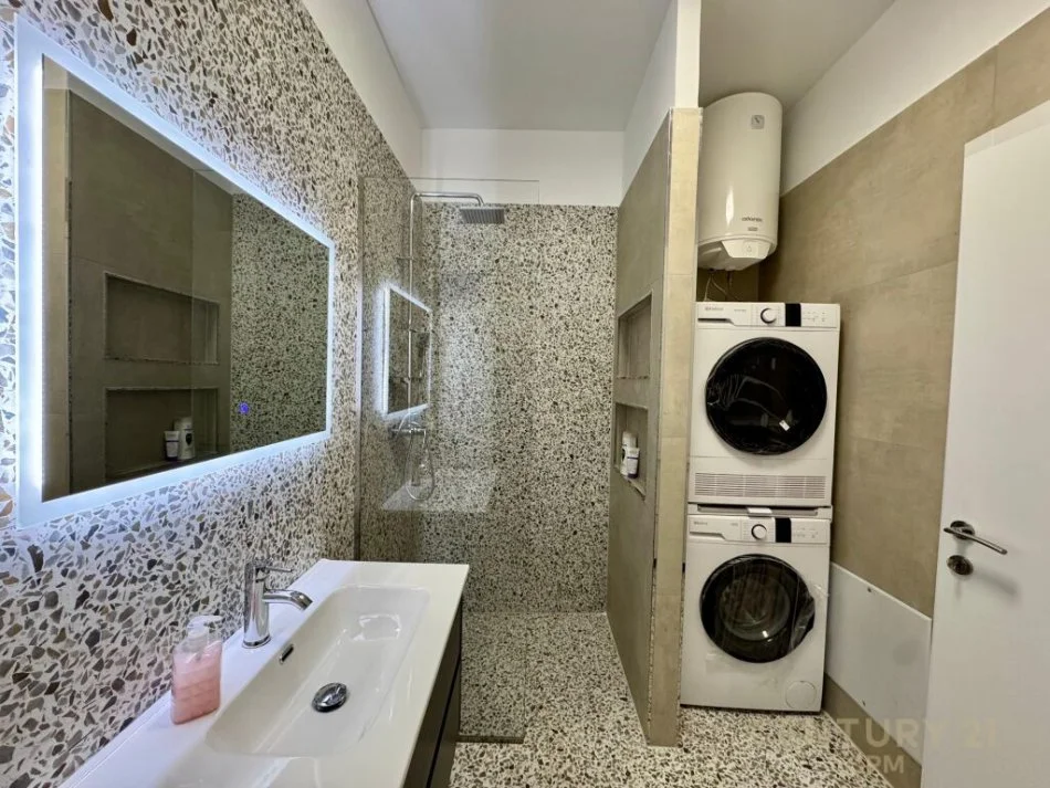 Tirane, jepet me qera apartament 1+1 Kati 5, 65 m² 800 € (Kompleksi "Kika 2", Komuna e Parisit)