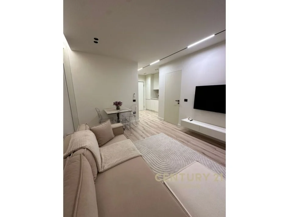 Tirane, jepet me qera apartament 1+1 Kati 8, 50 m² 730 € (Komuna e Parisit, Tirane)