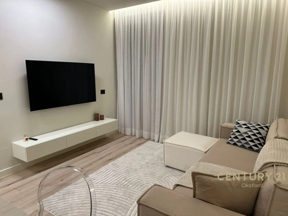 Tirane, jepet me qera apartament 1+1 Kati 8, 50 m² 730 € (Komuna e Parisit, Tirane)