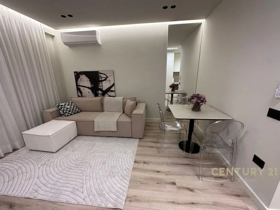 Tirane, jepet me qera apartament 1+1 Kati 8, 50 m² 730 € (Komuna e Parisit, Tirane)