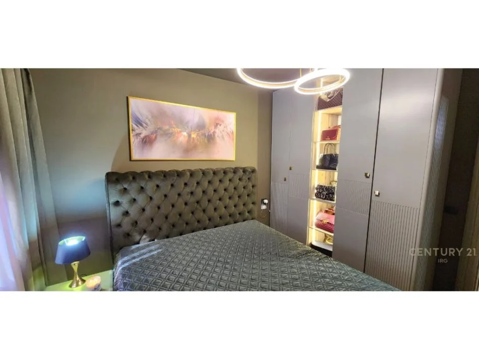 Tirane, jepet me qera apartament 3+1 Kati 8, 120 m² 1.200 € (Zogu i Zi, Zogu I Zi)