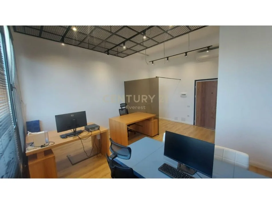 Tirane, shitet zyre Kati 1, 42 m² 130.000 € (Prane Pediatrise, Spitali QSUT (Nënë Tereza))