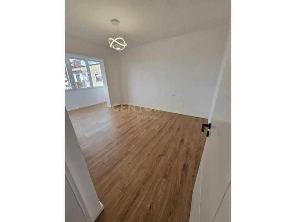 Tirane, shitet apartament 1+1 Kati 5, 52 m² 79.000 € (Ali Demi Tirana, Albania)