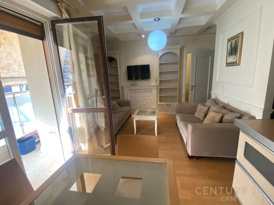 Tirane, jepet me qera apartament 2+1 Kati 4, 80 m² 600 € (Big Market Komuna, Komuna e Parisit)