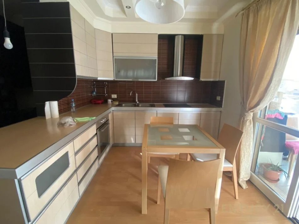 Tirane, jepet me qera apartament 2+1 Kati 4, 80 m² 600 € (Big Market Komuna, Komuna e Parisit)