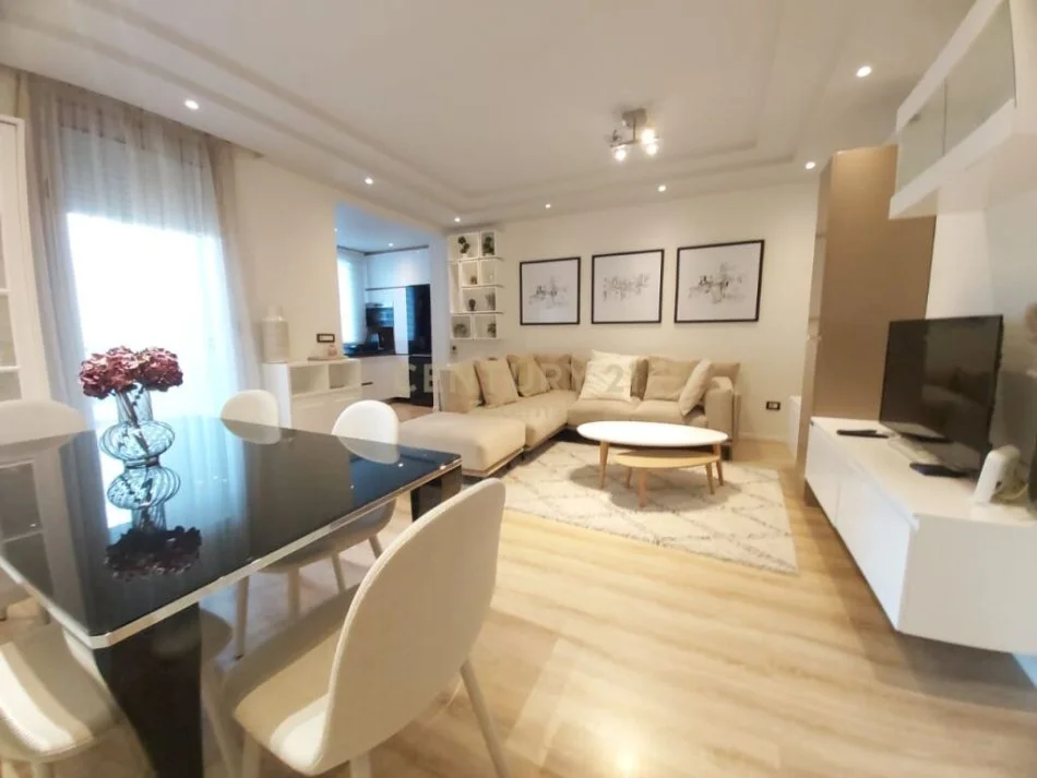 Tirane, jepet me qera apartament 2+1 Kati 4, 110 m² 1.500 € (Liqeni i Tiranës)