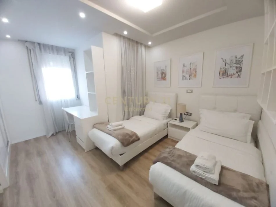 Tirane, jepet me qera apartament 2+1 Kati 4, 110 m² 1.500 € (Liqeni i Tiranës)