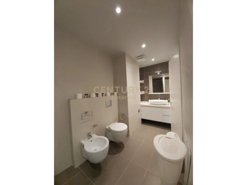 Tirane, jepet me qera apartament 2+1 Kati 4, 110 m² 1.500 € (Liqeni i Tiranës)