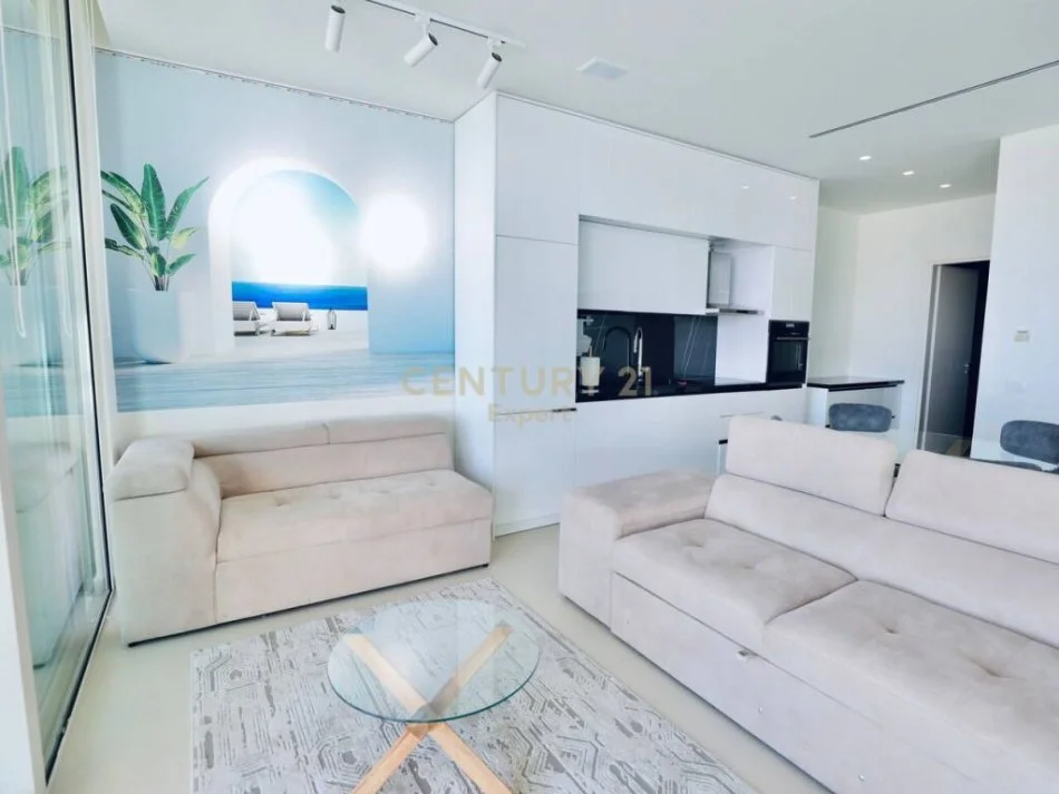 Vlore, shitet apartament 1+1+Ballkon Kati 1, 246 m² 750.000 € (dhermi)