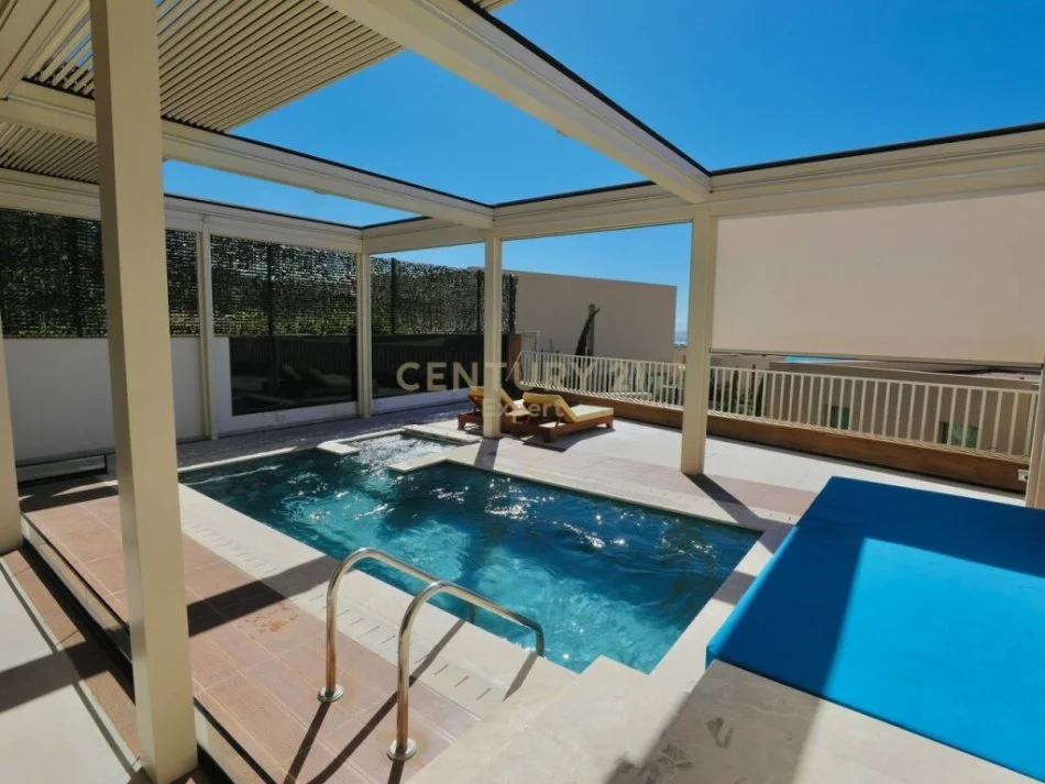 Vlore, shitet apartament 1+1+Ballkon Kati 1, 246 m² 750.000 € (dhermi)