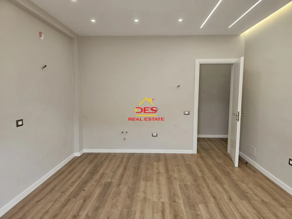 Vlore, shitet apartament 1+1+Ballkon Kati 2, 62 m² 95.000 € (Rruga Sadik Zotaj)