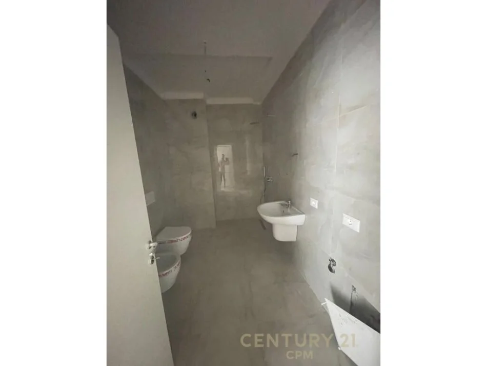 Tirane, shitet apartament 2+1 Kati 3, 105 m² 247.000 € (Prane Pazarit te Ri)