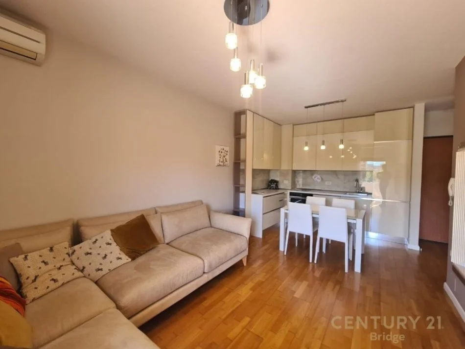 Tirane, jepet me qera apartament 1+1 Kati 3, 62 m² 550 € (Rruga Shyqyri Brari Farkë,Shqipëria)