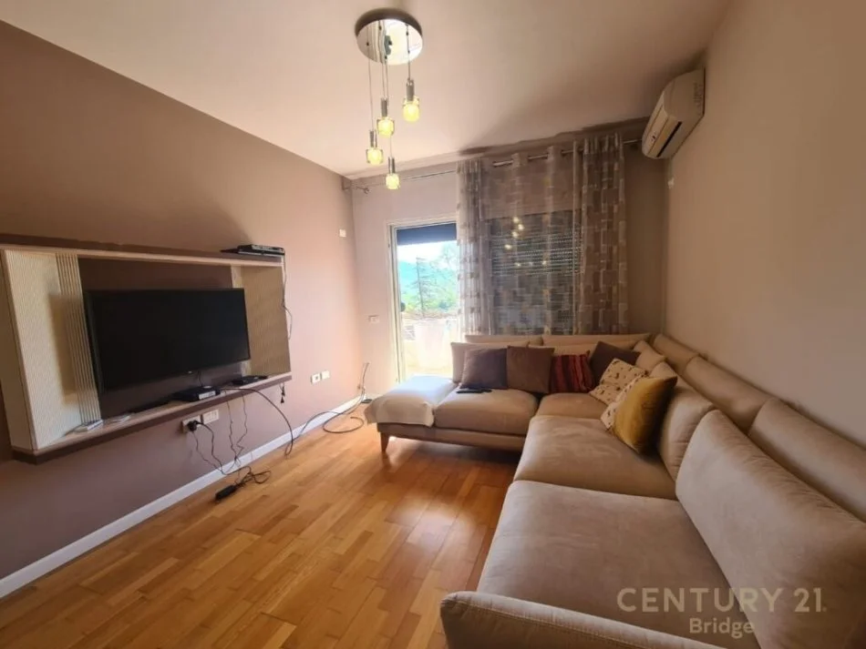 Tirane, jepet me qera apartament 1+1 Kati 3, 62 m² 550 € (Rruga Shyqyri Brari Farkë,Shqipëria)