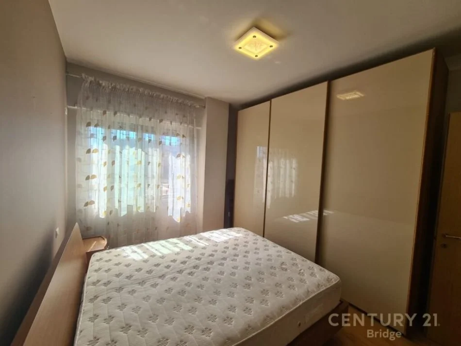 Tirane, jepet me qera apartament 1+1 Kati 3, 62 m² 550 € (Rruga Shyqyri Brari Farkë,Shqipëria)