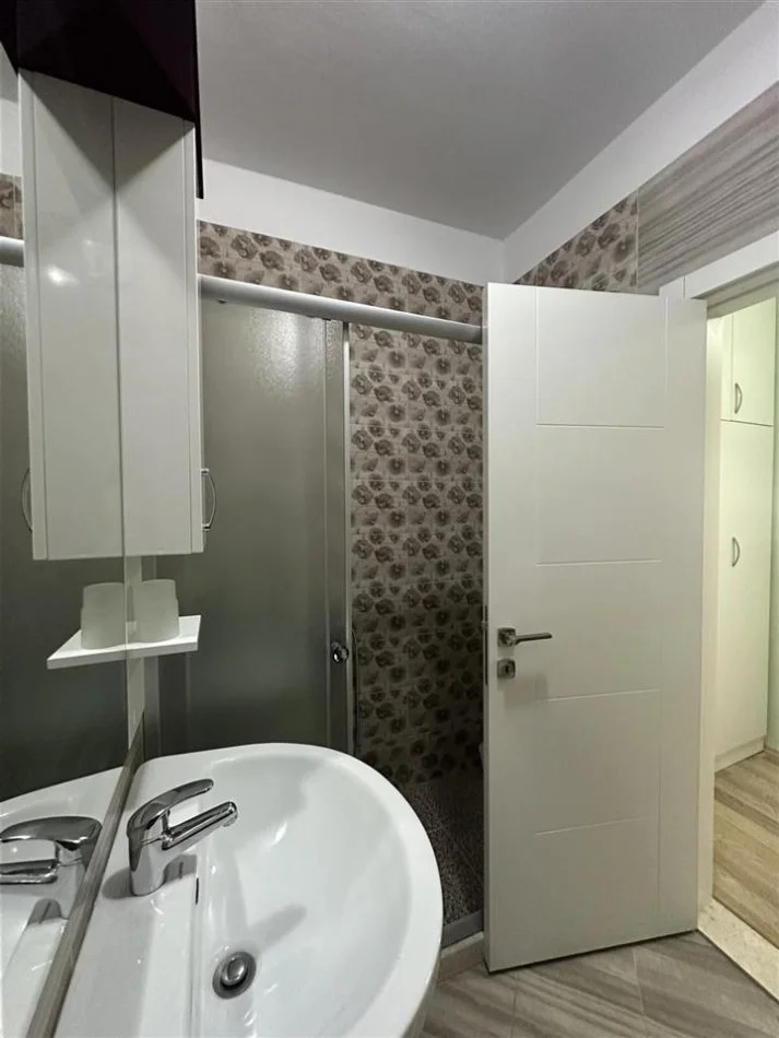 Super apartament me qera ne Qender te Tiranes, prane Toptanit