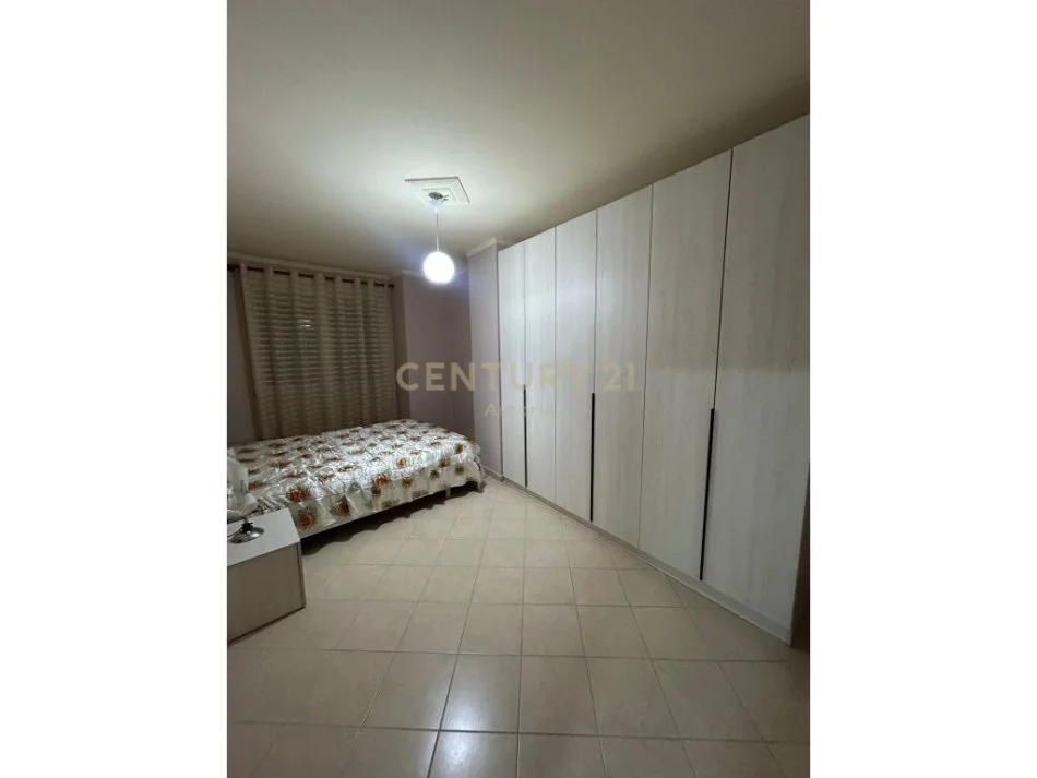 Tirane, shitet apartament 2+1 Kati 3, 104 m² 128.000 € (Fresku)