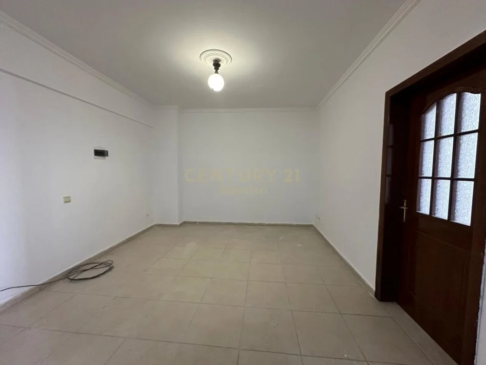 Tirane, shitet apartament 1+1 Kati 2, 79 m² 135.000 € (Komuna e Parisit Tirana Albania)