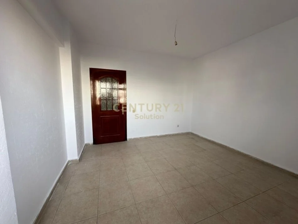 Tirane, shitet apartament 1+1 Kati 2, 79 m² 135.000 € (Komuna e Parisit Tirana Albania)