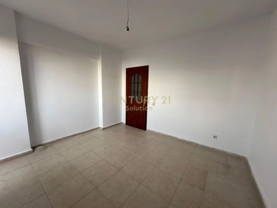 Tirane, shitet apartament 1+1 Kati 2, 79 m² 135.000 € (Komuna e Parisit Tirana Albania)