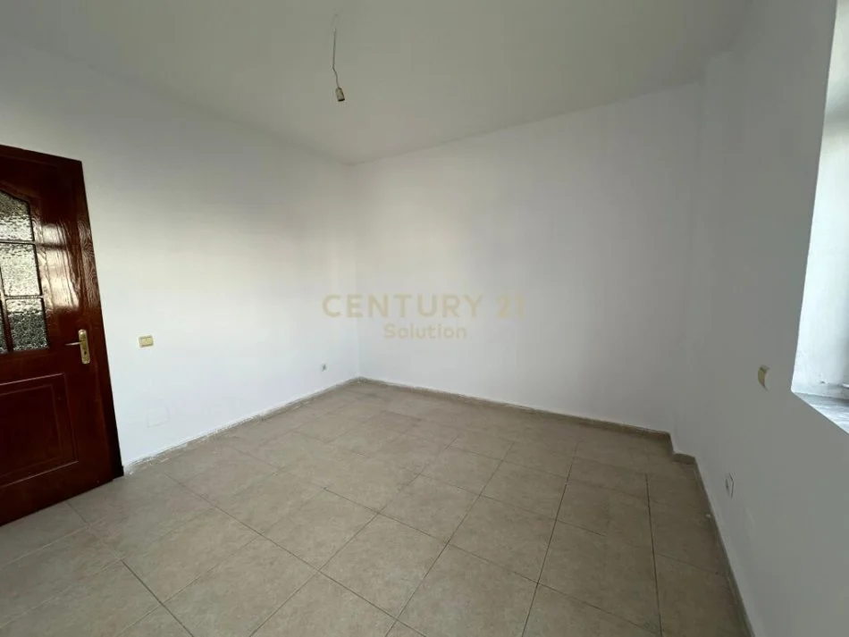 Tirane, shitet apartament 1+1 Kati 2, 79 m² 135.000 € (Komuna e Parisit Tirana Albania)