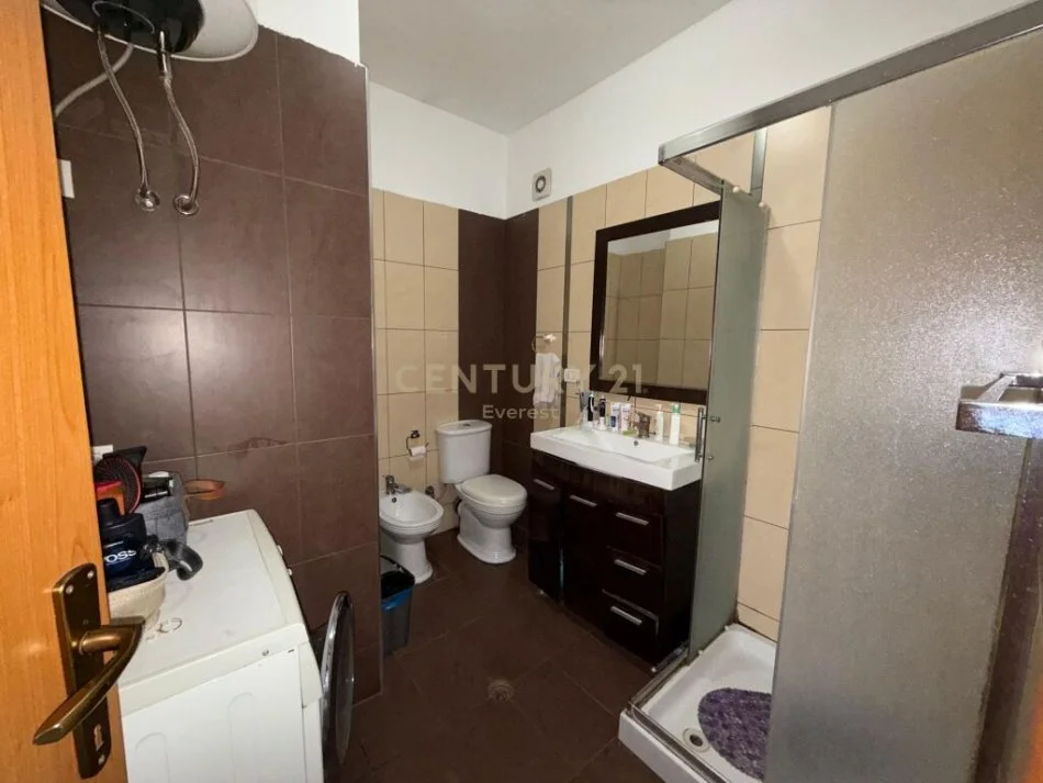 Tirane, shitet 1+1 Kati 8, 58 m² 75.400 € (YZBERISHT)