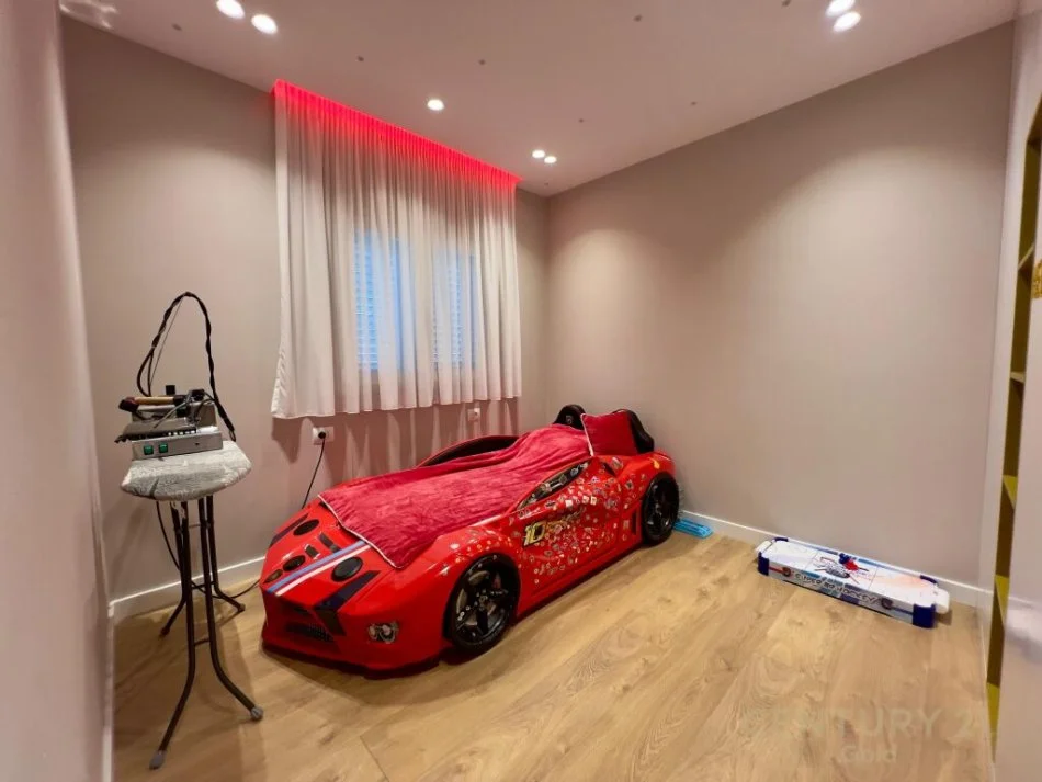 Tirane, shitet apartament 2+1+Ballkon Kati 1, 86 m² 210.000 € (ish fusha e aviacionit)