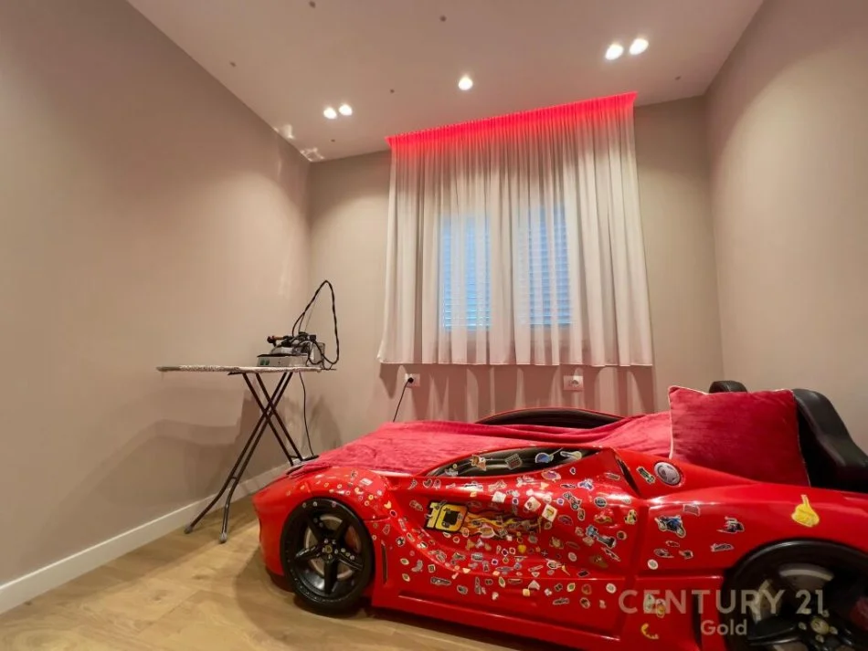 Tirane, shitet apartament 2+1+Ballkon Kati 1, 86 m² 210.000 € (ish fusha e aviacionit)