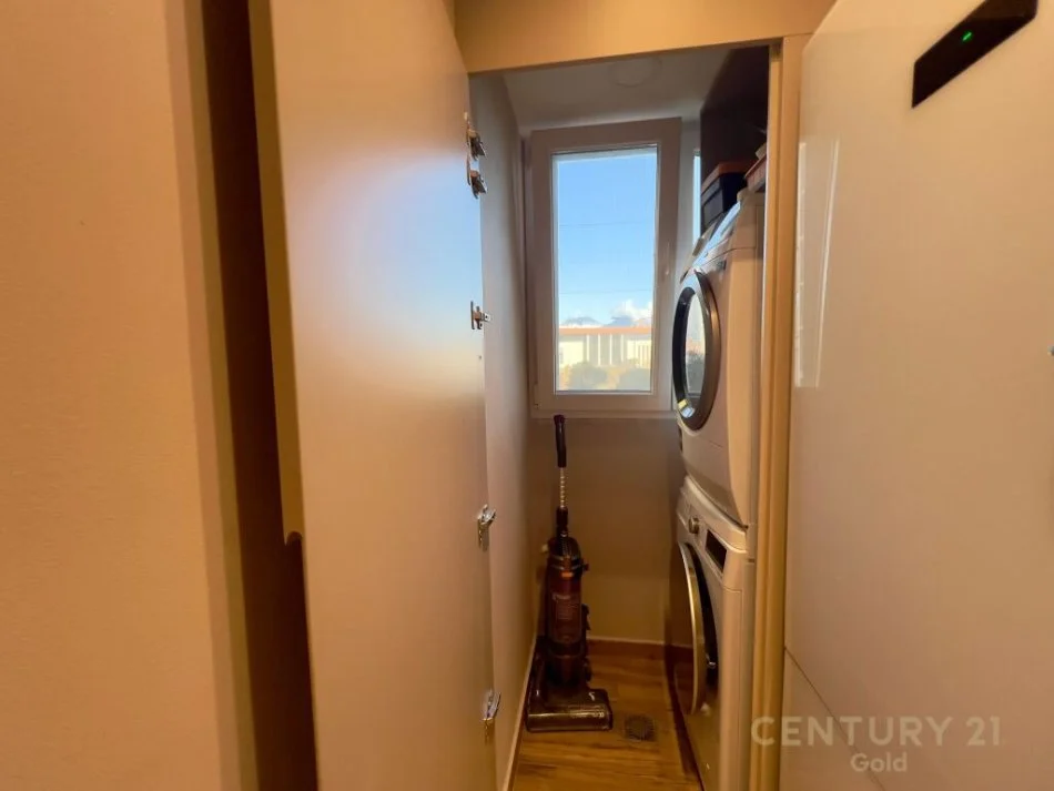 Shqiperi, shitet apartament 2+1 Kati 1, 86 m² 210.000 € (TEK ISH FUSHA E AVIACIONIT)