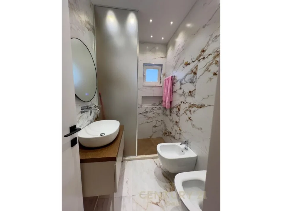 Shqiperi, shitet apartament 2+1 Kati 1, 86 m² 210.000 € (TEK ISH FUSHA E AVIACIONIT)