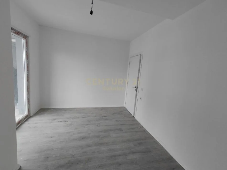 Tirane, shitet apartament 2+1 Kati 6, 105.000 € (Prane Qtu, REZIDENCA UNIVERS CITY)