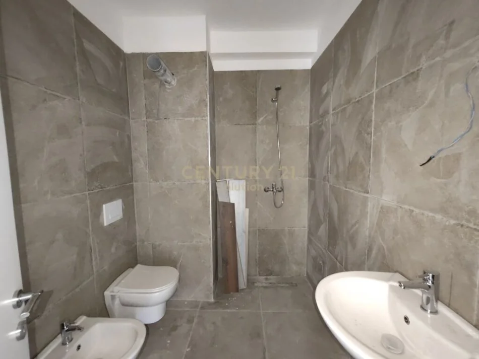 Tirane, shitet apartament 2+1 Kati 6, 105.000 € (Prane Qtu, REZIDENCA UNIVERS CITY)