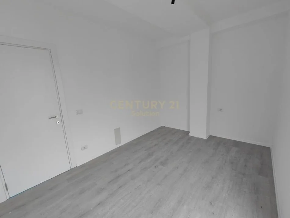 Tirane, shitet apartament 2+1+Ballkon Kati 6, 84 m² 105.000 €