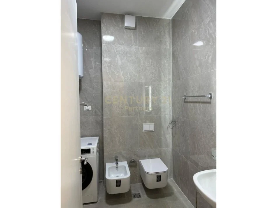 Tirane, jepet me qera apartament 2+1 Kati 3, 134 m² 1.300 € (KOMPLEKSI DELIJORGJI)