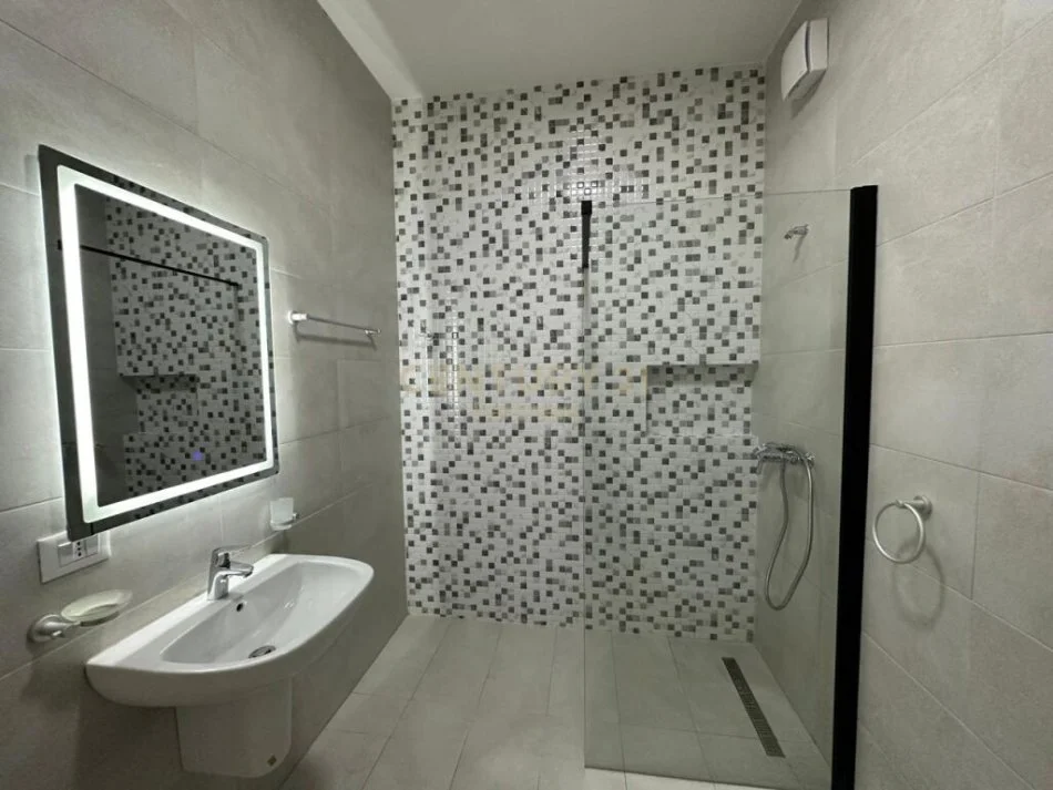 Tirane, jepet me qera apartament 2+1 Kati 3, 134 m² 1.300 € (KOMPLEKSI DELIJORGJI)