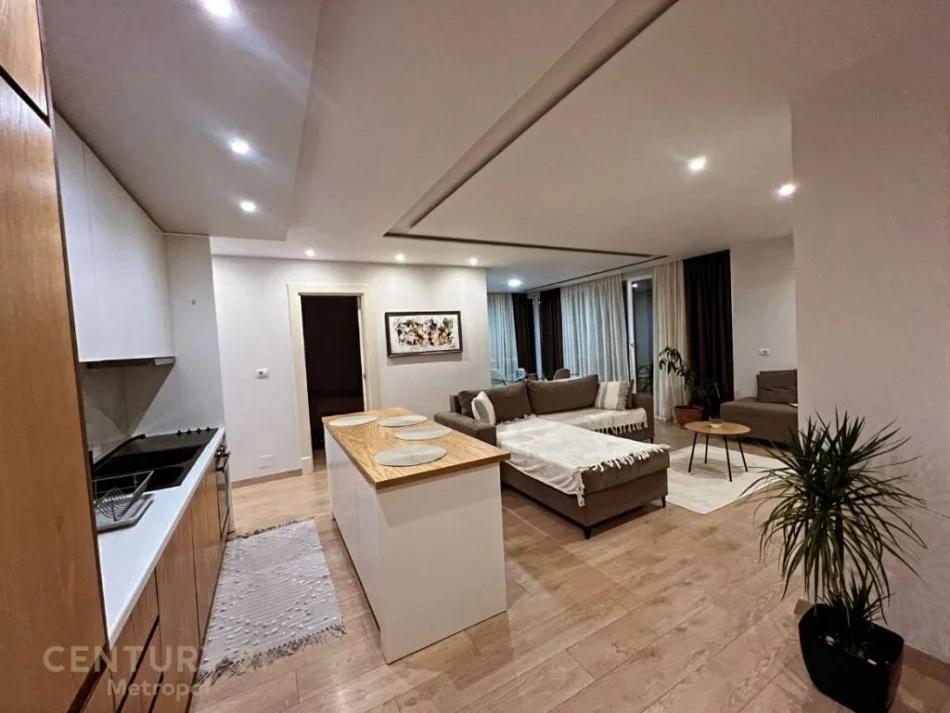 Tirane, jepet me qera apartament 3+1+Ballkon Kati 3, 143 m² 900 € (kopshti zoologjik)