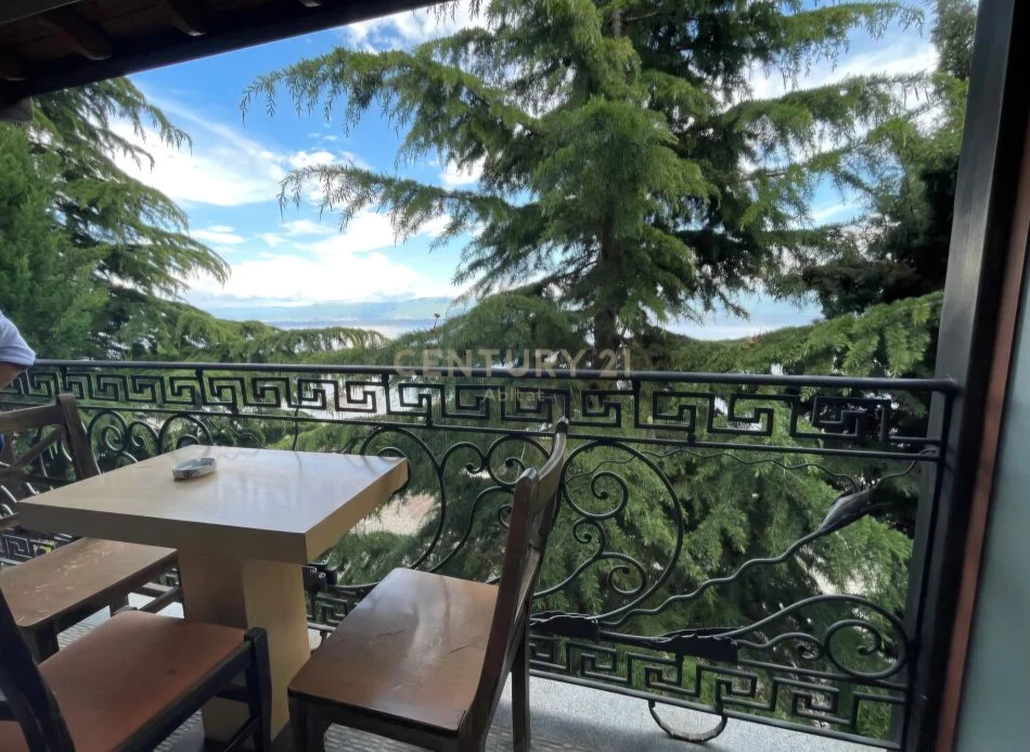 Korce, shitet hotel Kati 2, 1.800 m² 1.600.000 € (Pogradec, Lin)