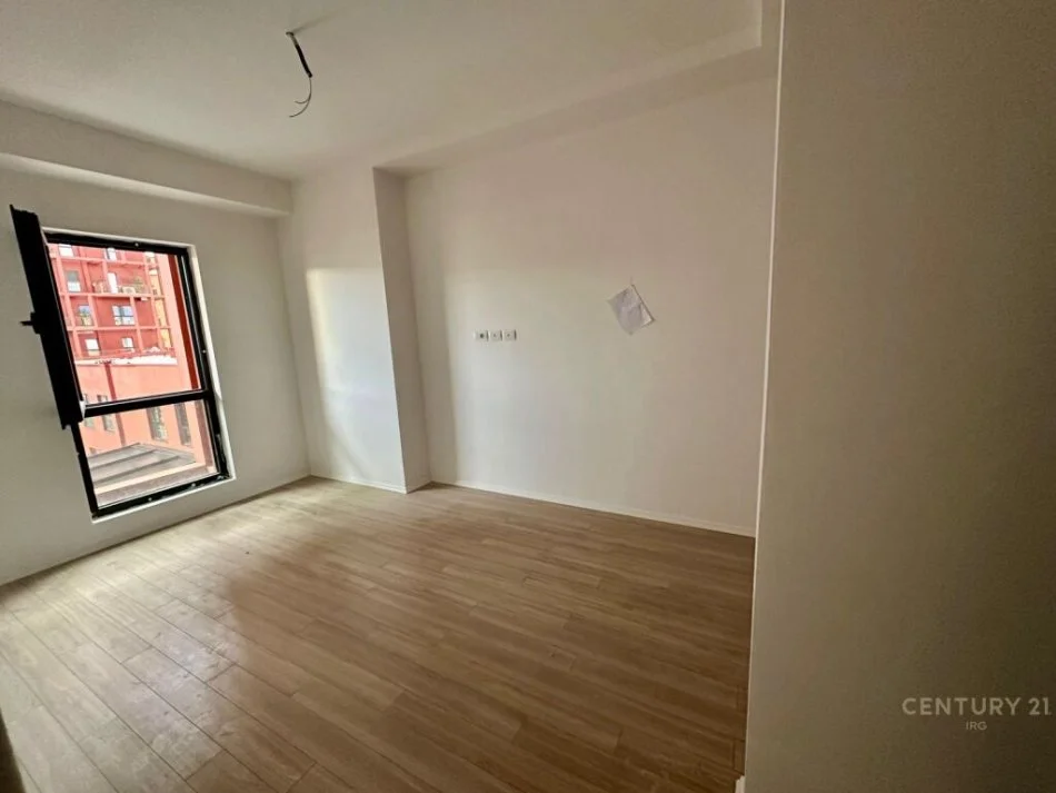 Tirane, shes apartament 2+1+Ballkon Kati 4, 113 m² 270.000 € (rruga e kavajes)