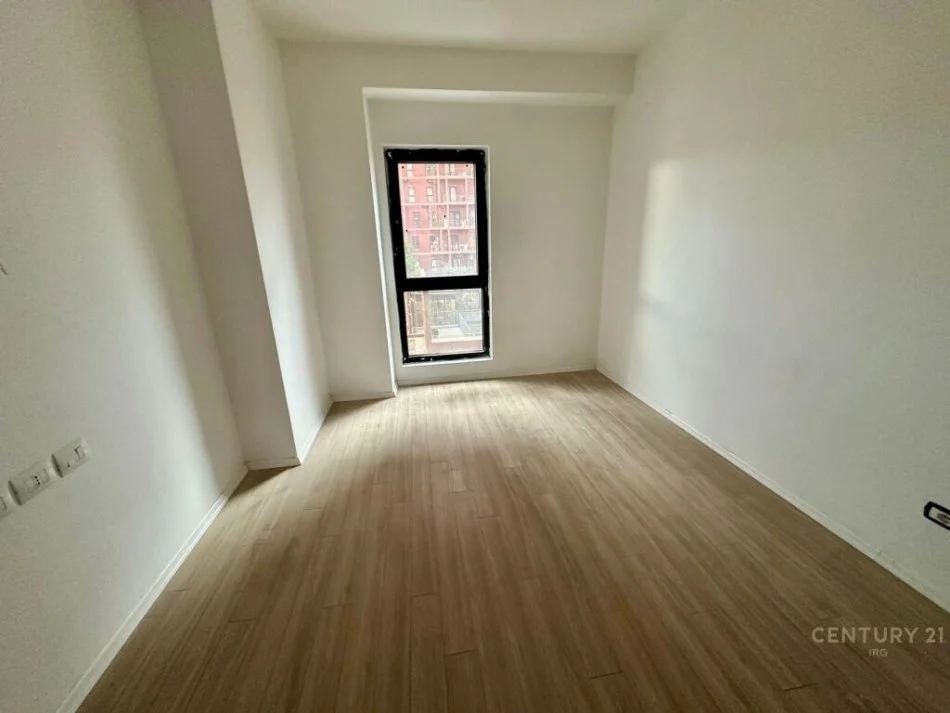 Tirane, shes apartament 2+1+Ballkon Kati 4, 113 m² 270.000 € (rruga e kavajes)