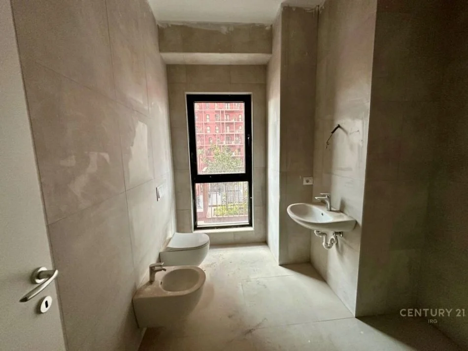 Tirane, shes apartament 2+1+Ballkon Kati 4, 113 m² 270.000 € (rruga e kavajes)